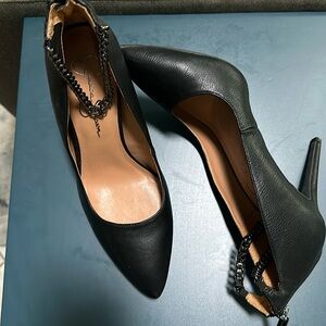 Jessica Simpson Pointed Toe Ankle Chain Black Heels Size 10
